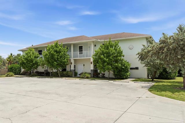 105 2nd Street 2, Lake Park, FL 33403