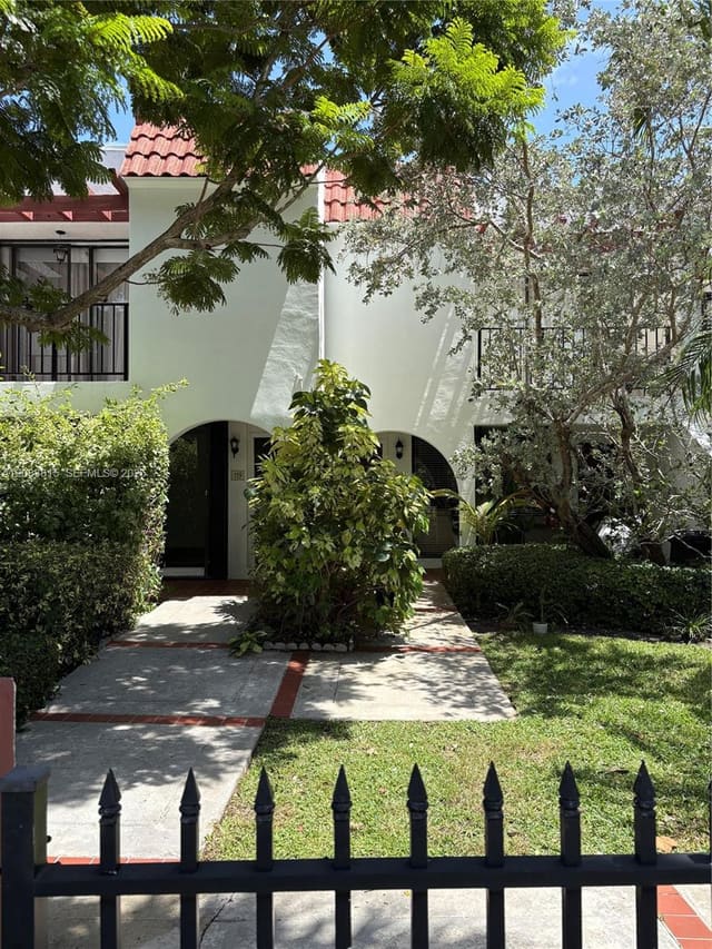 265 Grapetree Drive 119, Key Biscayne, FL 33149