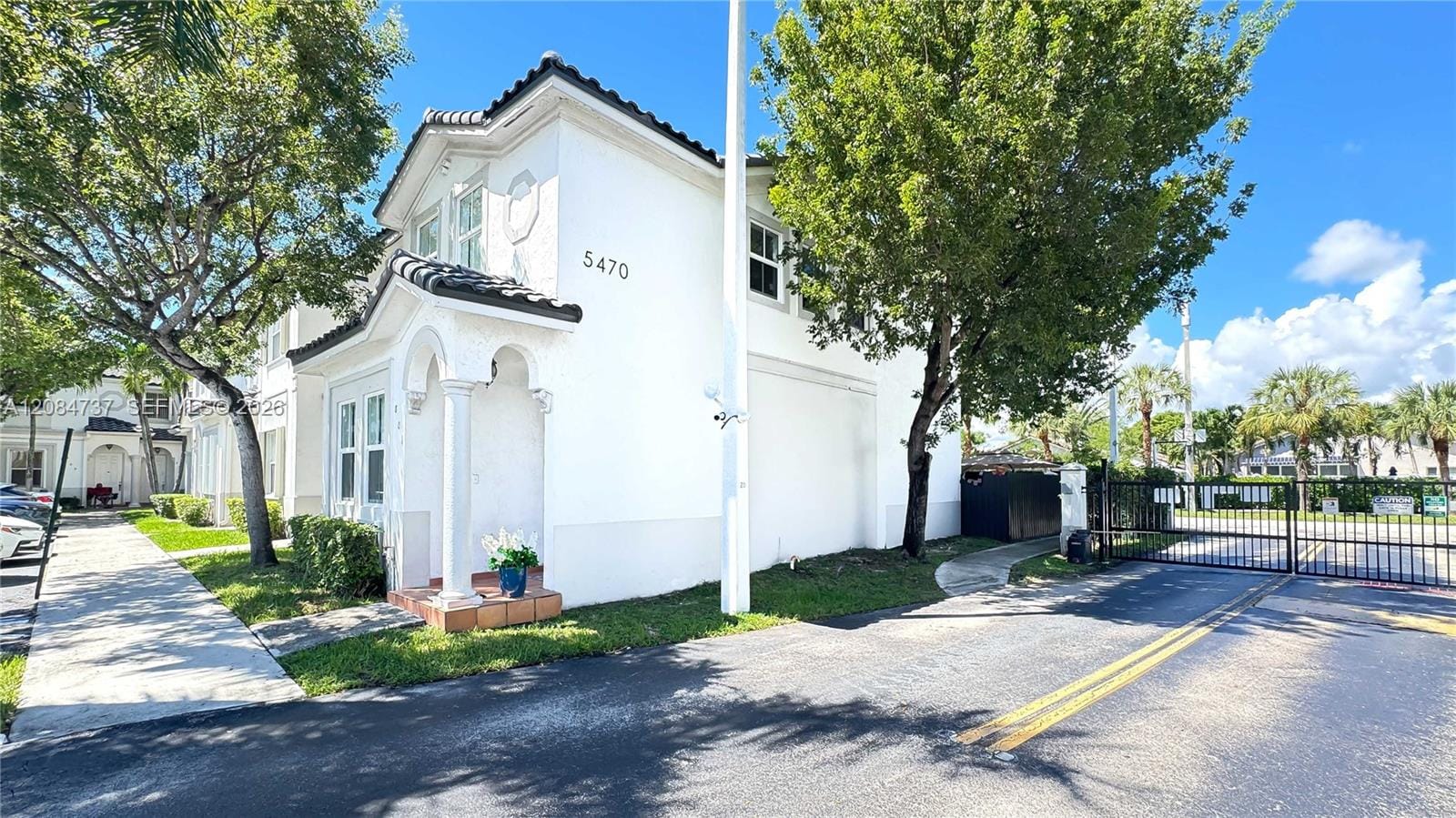 5470 NW 107th Avenue 801 — photo 3