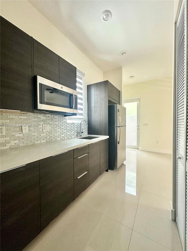 6681 NW 104 Avenue EFFIC, Doral, FL 33178