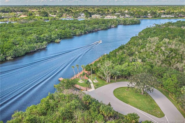 911 SW South River Drive 107, Stuart, FL 34997