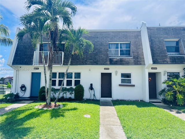 6090 SW 41st Street 19, Davie, FL 33314