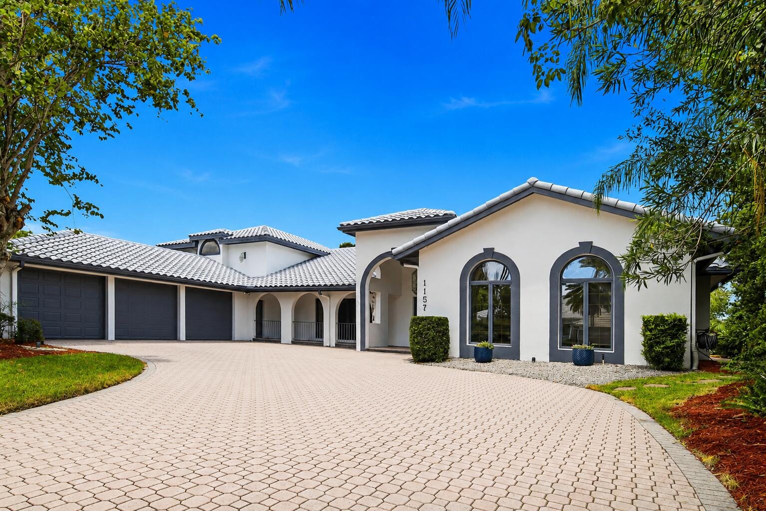 1157 SW Mirror Lake Cove — photo 3