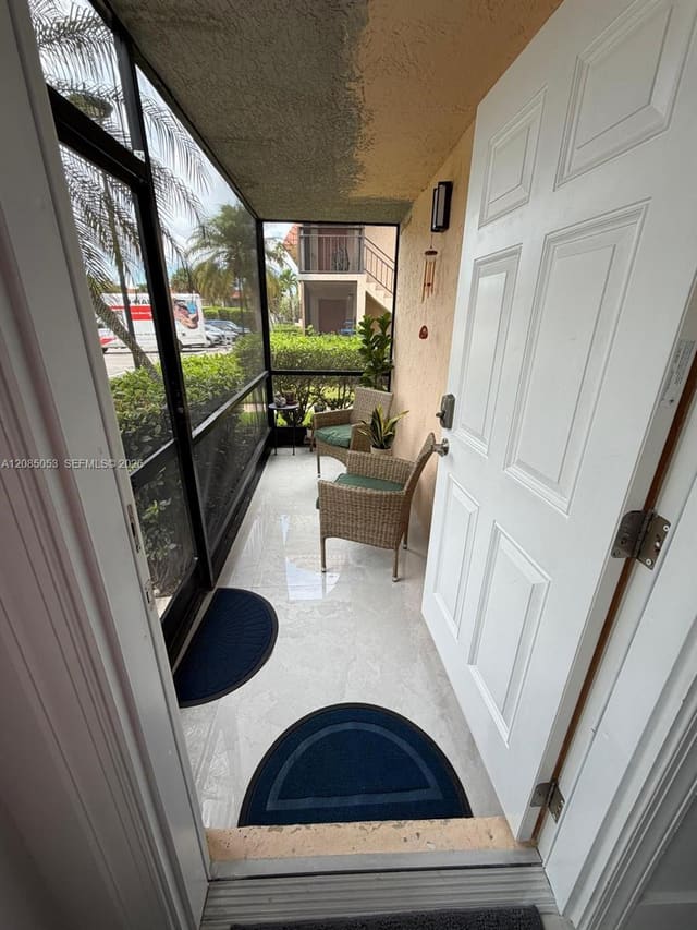 331 Lakeview Drive 101, Weston, FL 33326
