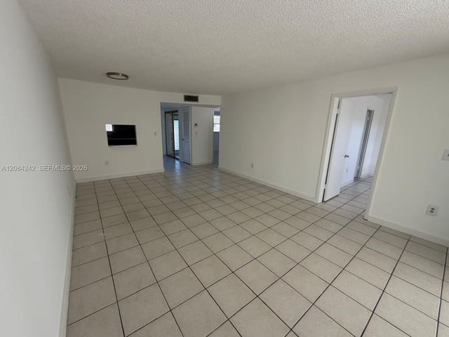 8600 Sunrise Lakes Boulevard 211, Sunrise, FL 33322