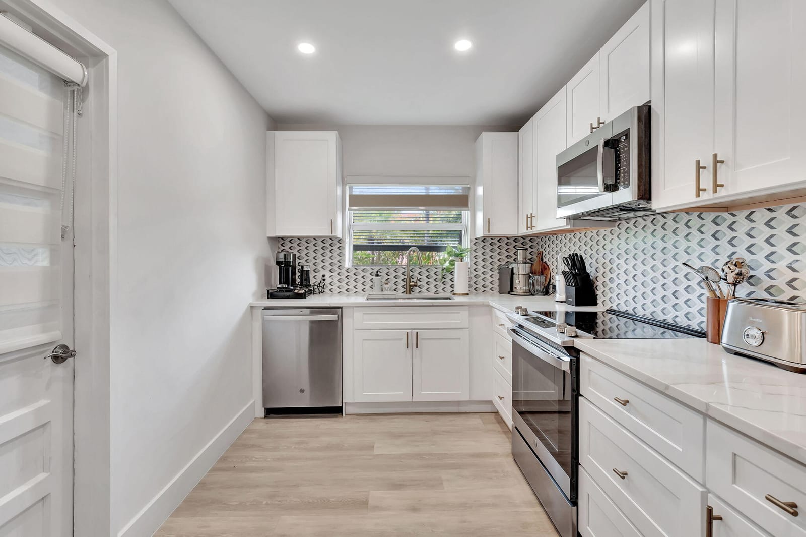 231 SE 3rd Avenue — photo 10
