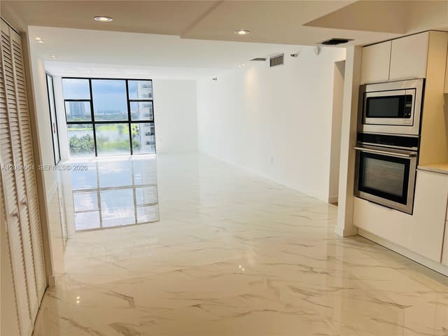 20505 E Country Club Drive 1138, Aventura, FL 33180