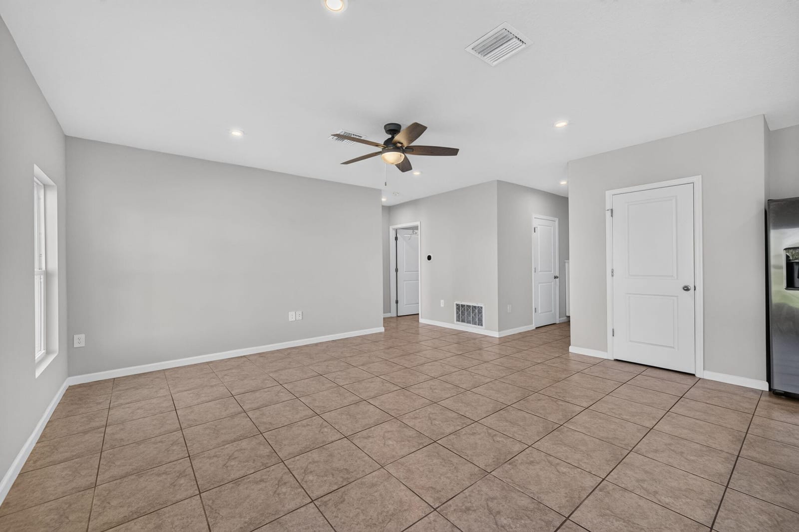 501 CHERIMOYA Street — photo 6