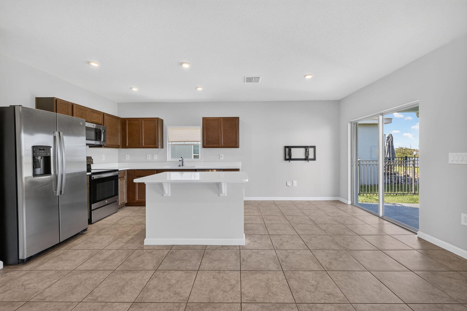 501 CHERIMOYA Street — photo 8