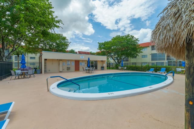 2901 E SUNRISE LAKES Drive E 310, Sunrise, FL 33322