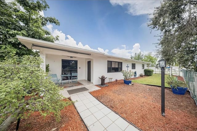 7605 W 6th Avenue, Hialeah, FL 33014