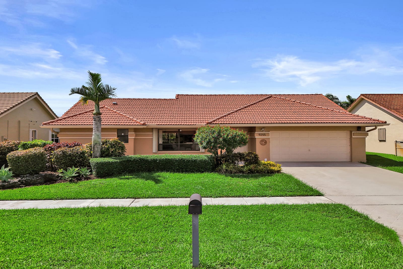 9255 Sun Pointe Drive — photo 1