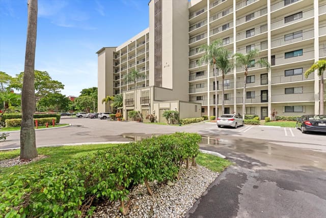 2112 S CYPRESS BEND Drive 607, Pompano Beach, FL 33069