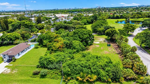2620 NW 20th Avenue, Oakland Park, FL 33311