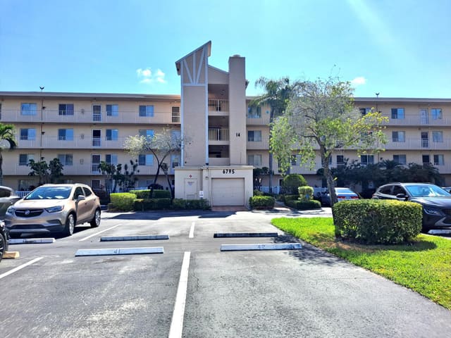 6795 Huntington 405 Lane 405, Delray Beach, FL 33446