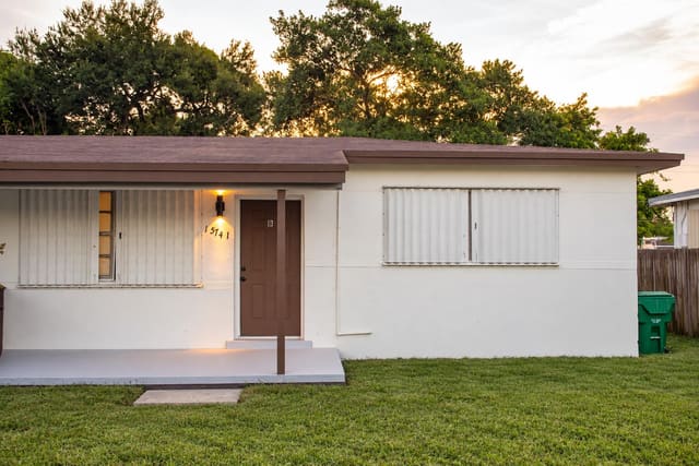 15741 NW 38th Place B, Miami Gardens, FL 33054