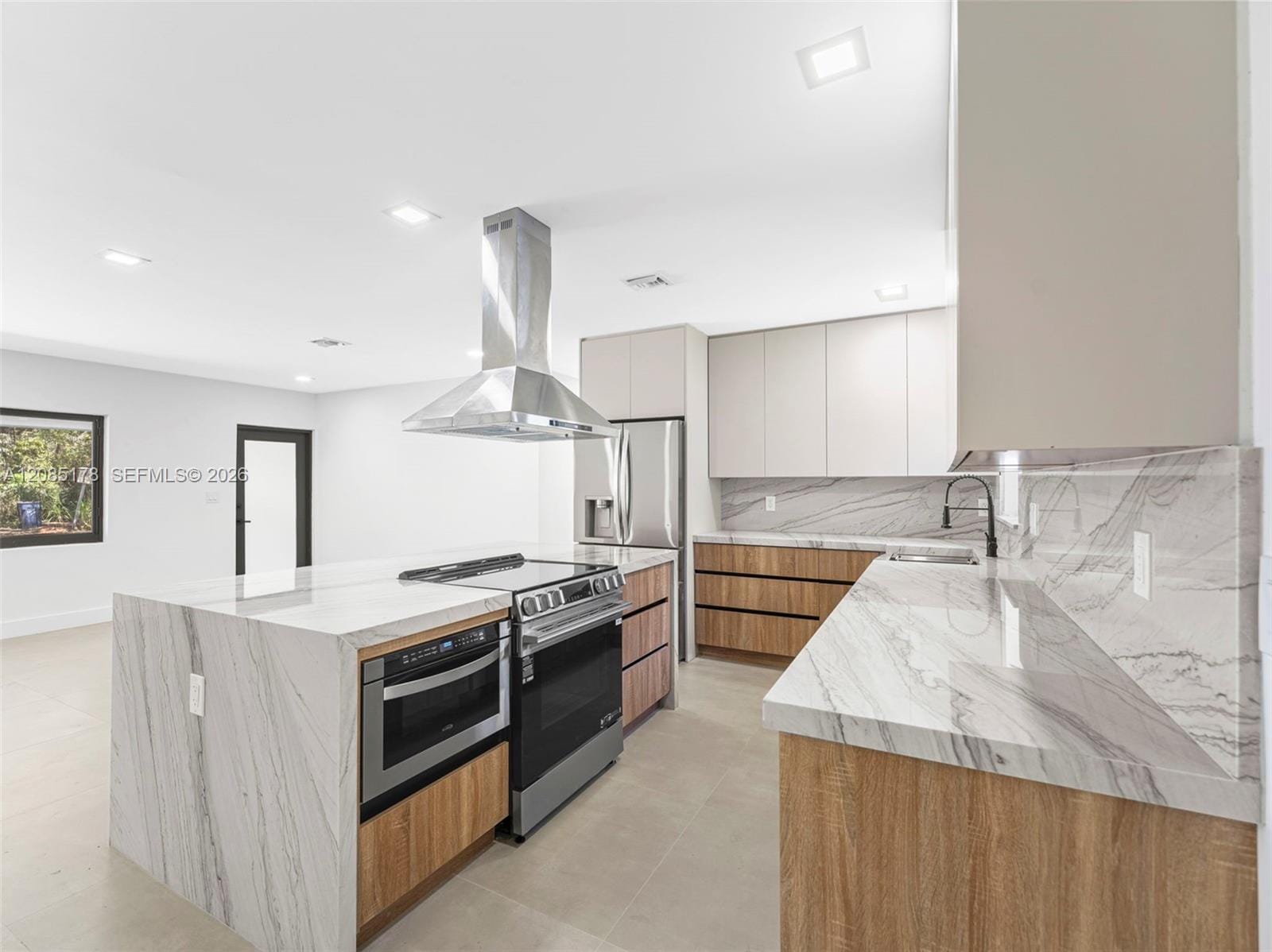 610 NE 164th Terrace — photo 3