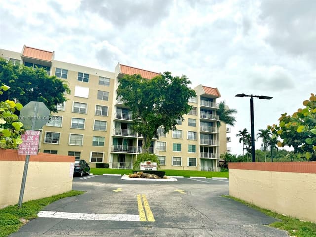 13120 SW 92nd Avenue B-121, Miami, FL 33176