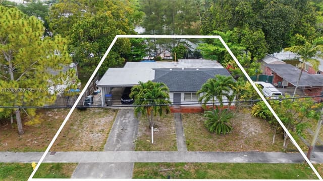 4621 SW 31st Drive, West Park, FL 33023