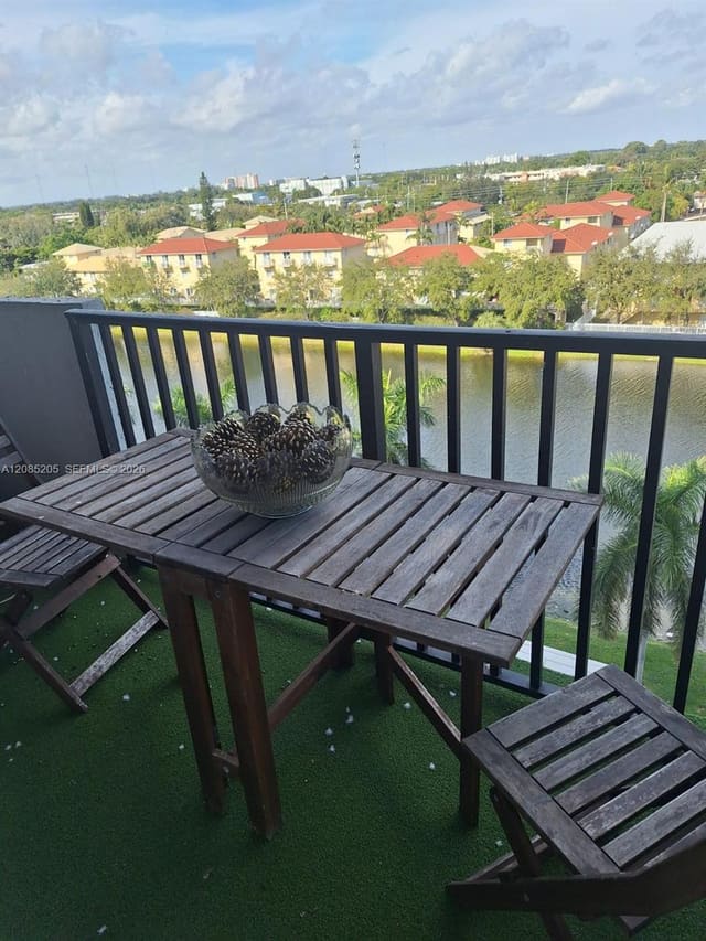 2075 NE 164th Street 816, North Miami Beach, FL 33162