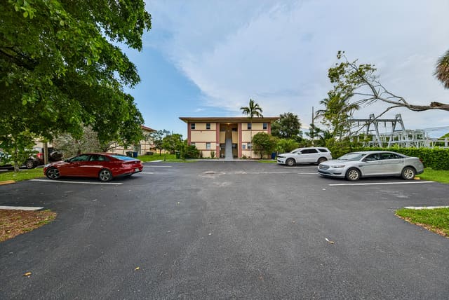 825 SW 10th Street D, Hallandale Beach, FL 33009
