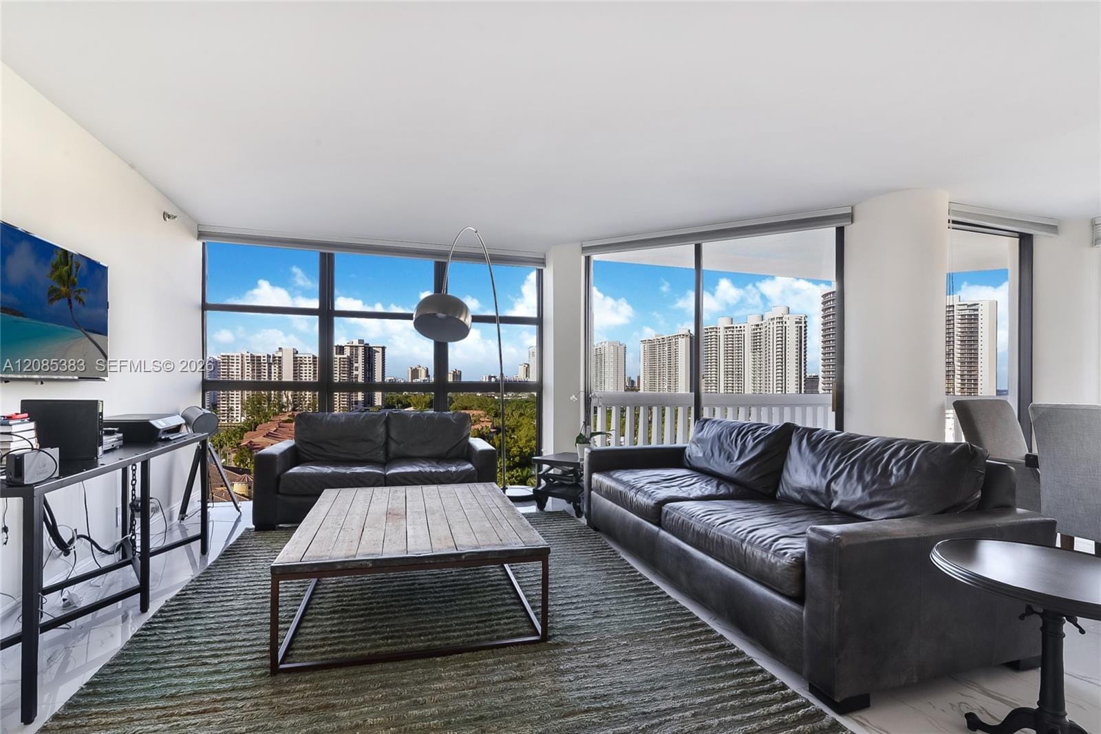 1000 W Island Boulevard 1404 — photo 3