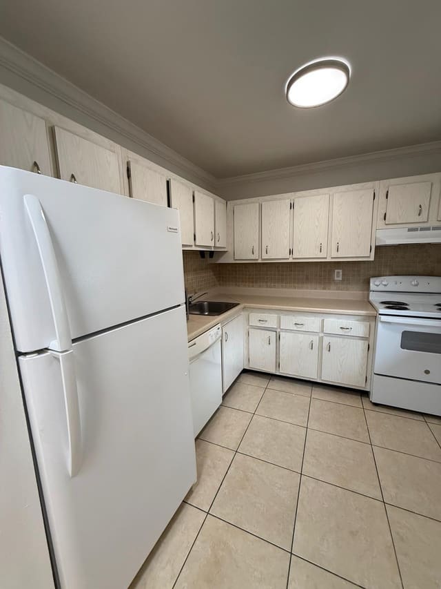 7732 Camino Real F417, Miami, FL 33143