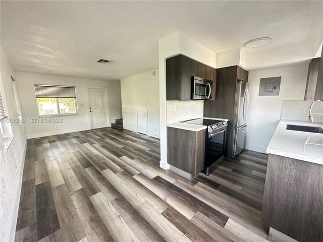 913 NE 17th Street 9, Fort Lauderdale, FL 33305