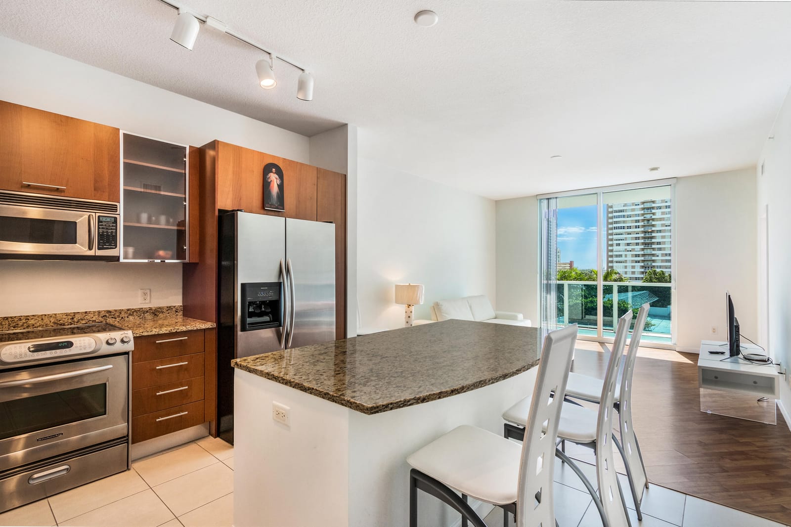 1945 S Ocean Drive 502 — photo 3