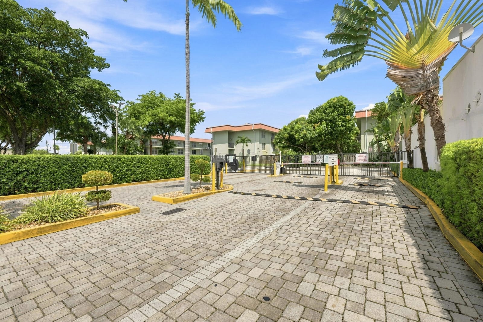 805 W Oakland Park Boulevard — photo 2