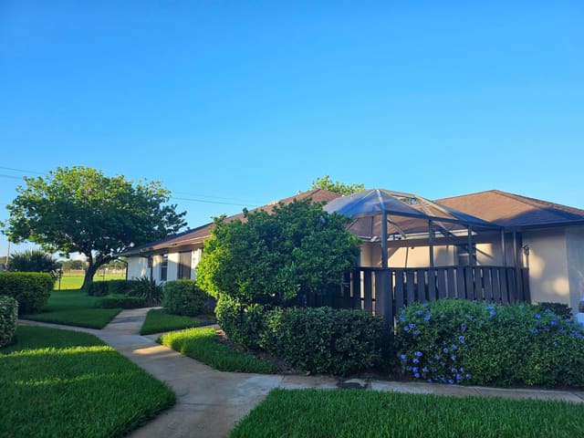 1631 LAUREL LEAF Lane A, Fort Pierce, FL 34950
