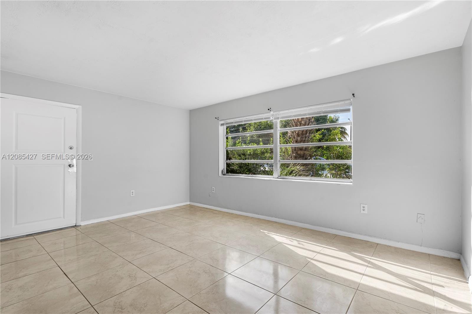 2040 NE 170th Street 10 — photo 2
