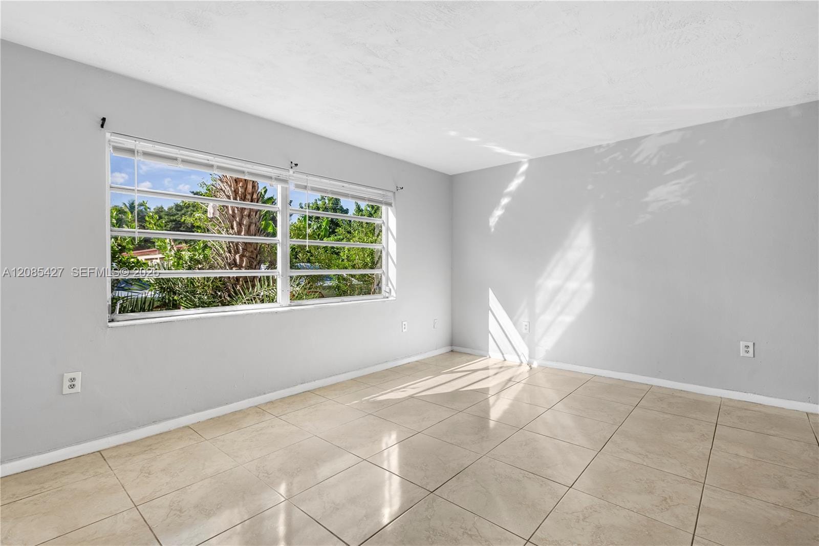 2040 NE 170th Street 10 — photo 3