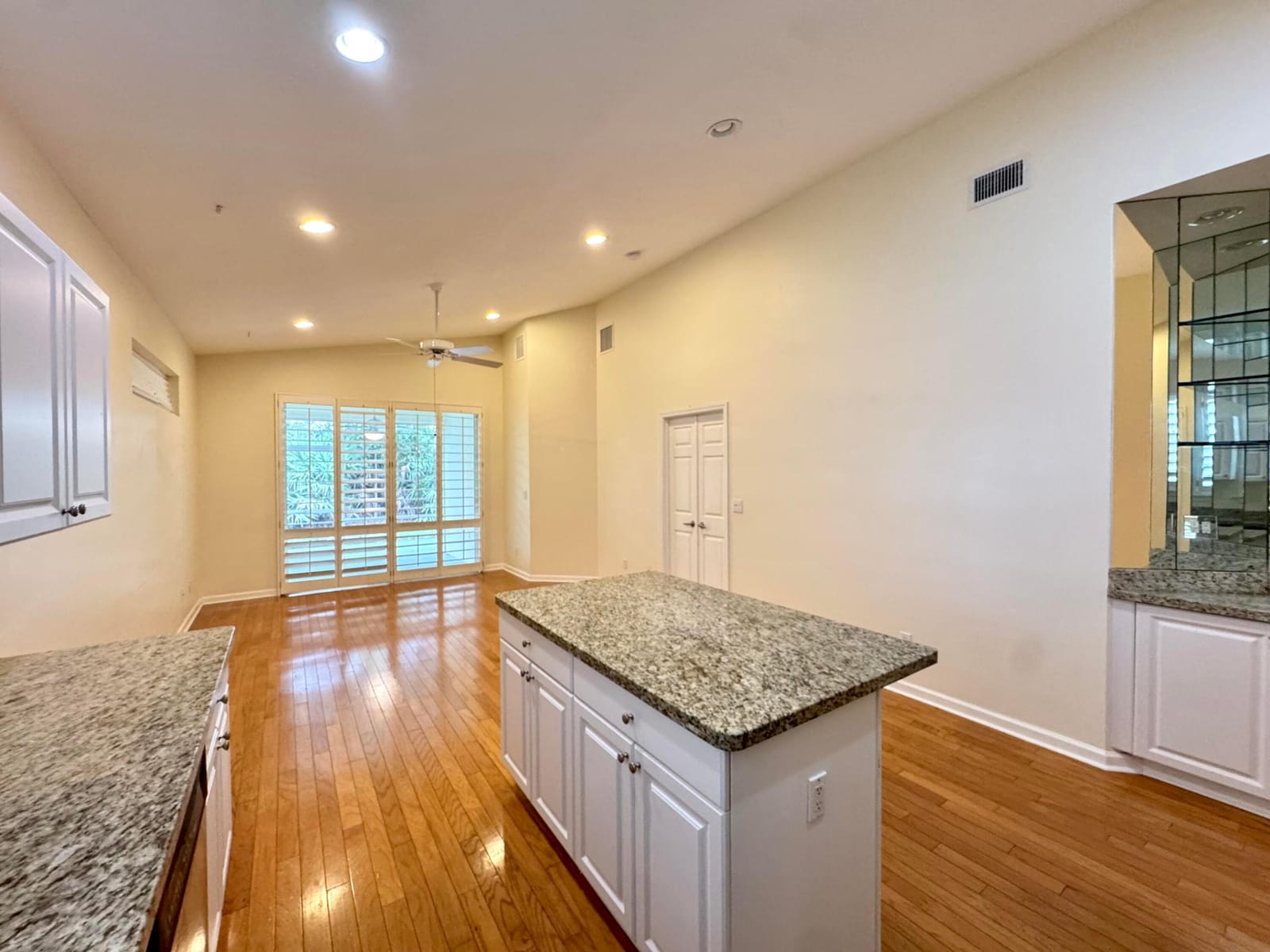 1464 SE Tidewater Place — photo 8