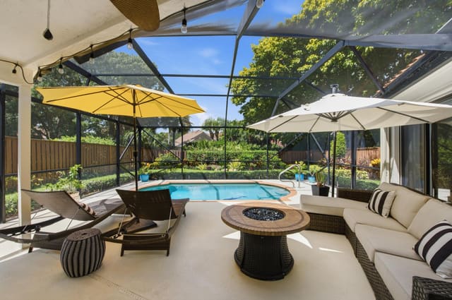 2576 LA CRISTAL Circle, Palm Beach Gardens, FL 33410