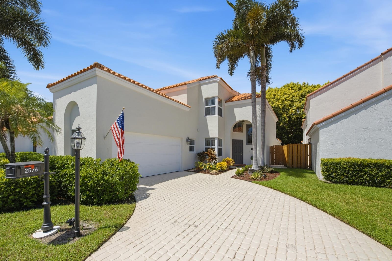 2576 LA CRISTAL Circle, Palm Beach Gardens, FL 33410 photo 2