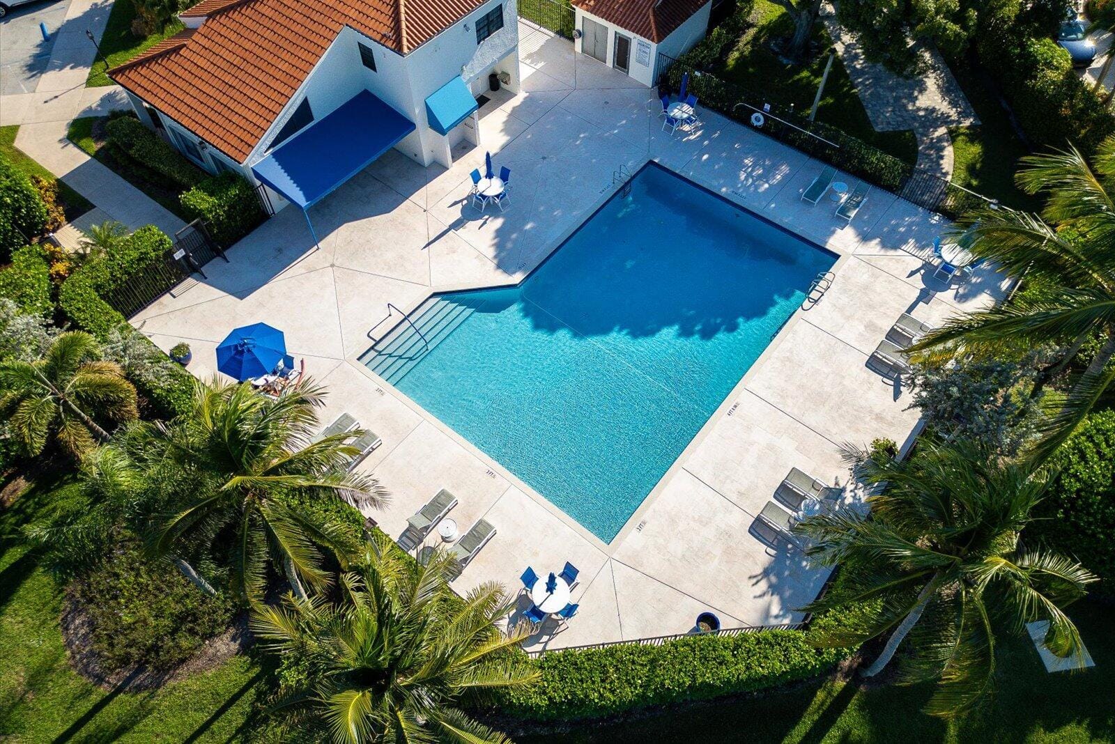 2576 LA CRISTAL Circle, Palm Beach Gardens, FL 33410 photo 28