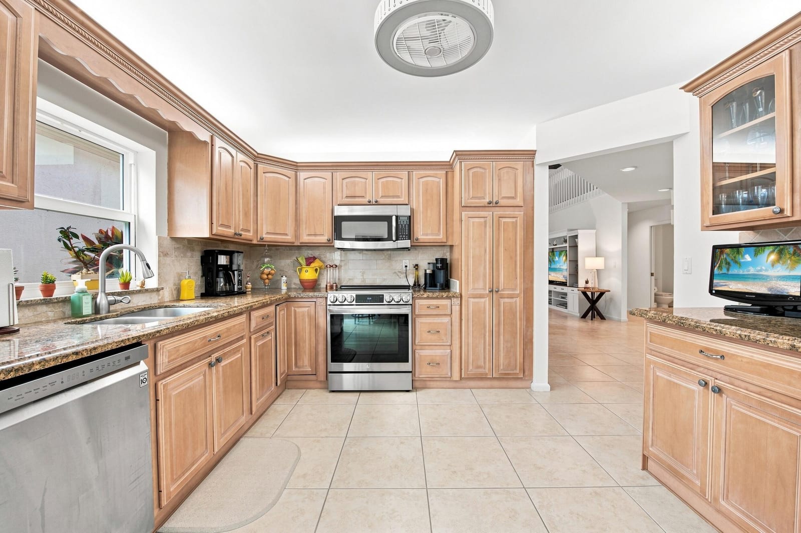 2576 LA CRISTAL Circle, Palm Beach Gardens, FL 33410 photo 7