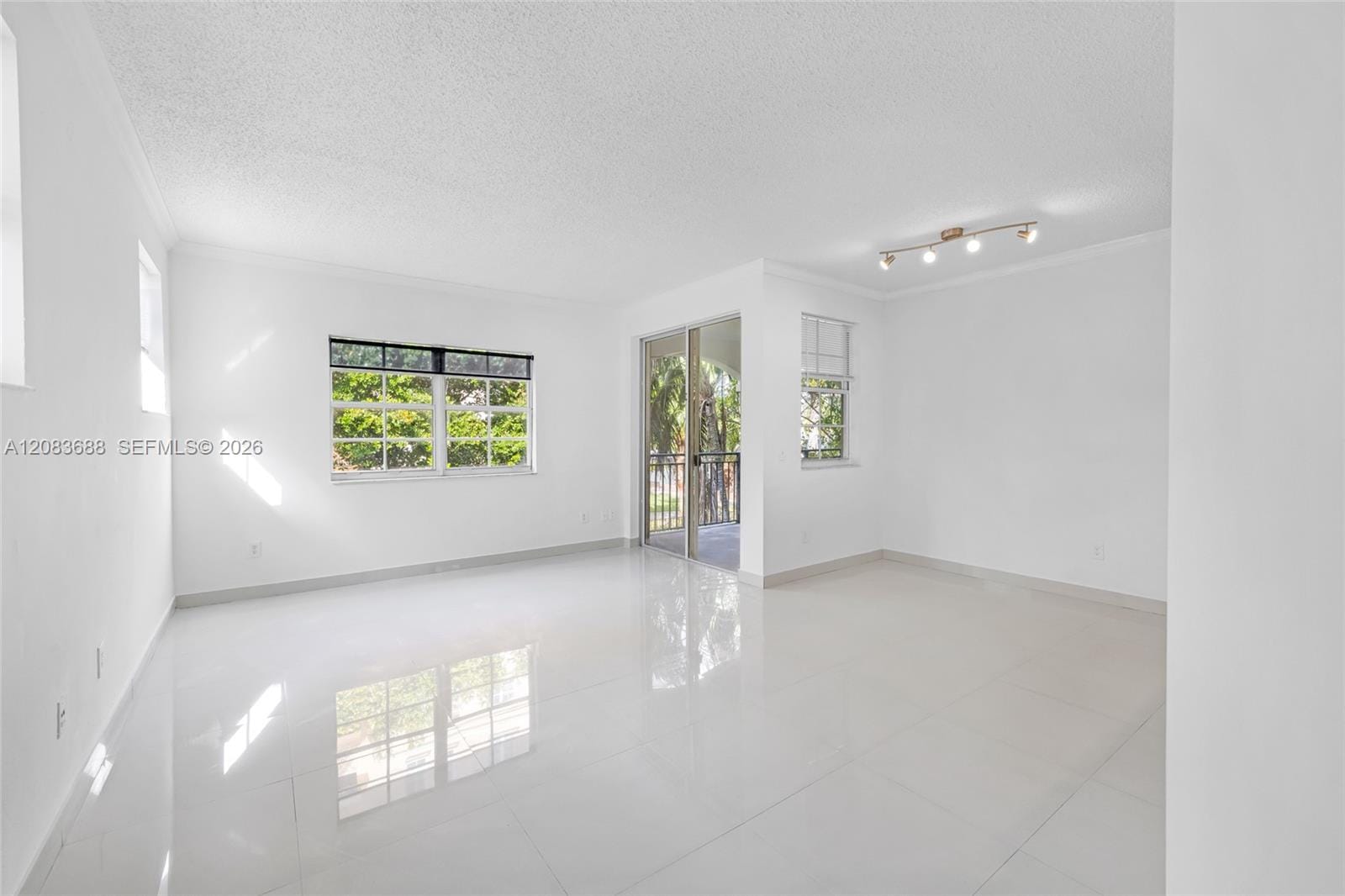 3125 NE 184th Street 1201 — photo 5
