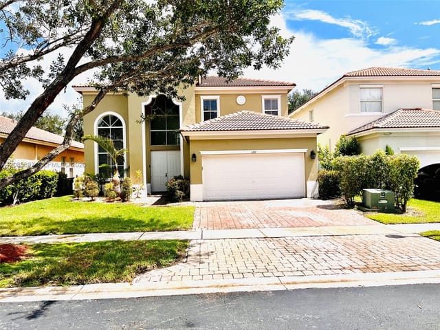 1261 NE 37th Place, Homestead, FL 33033