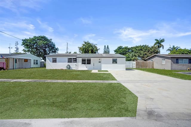 1437 SW 1ST Avenue, Deerfield Beach, FL 33441