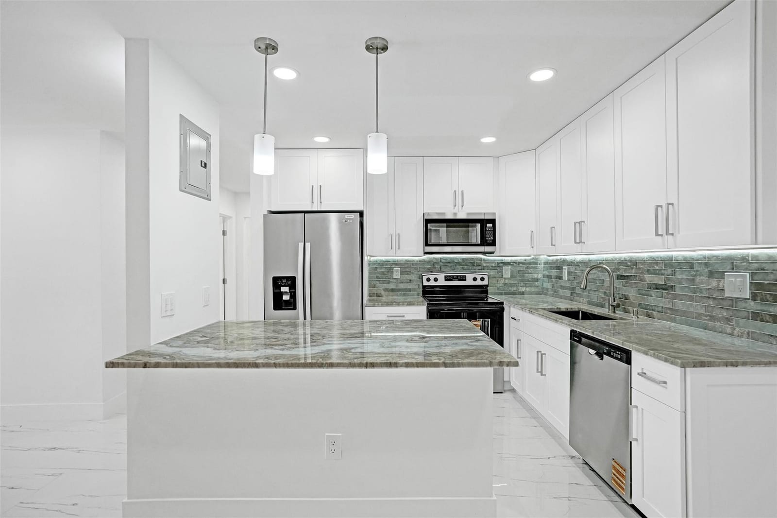 1437 SW 1ST Avenue, Deerfield Beach, FL 33441 photo 6