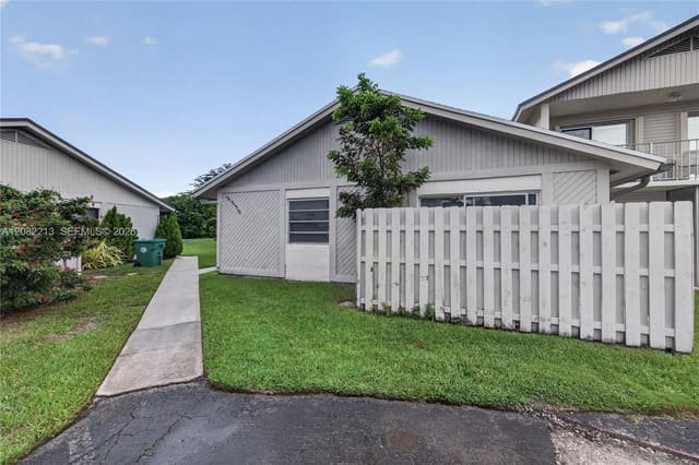 2230 Nova Village Drive, Davie, FL 33317