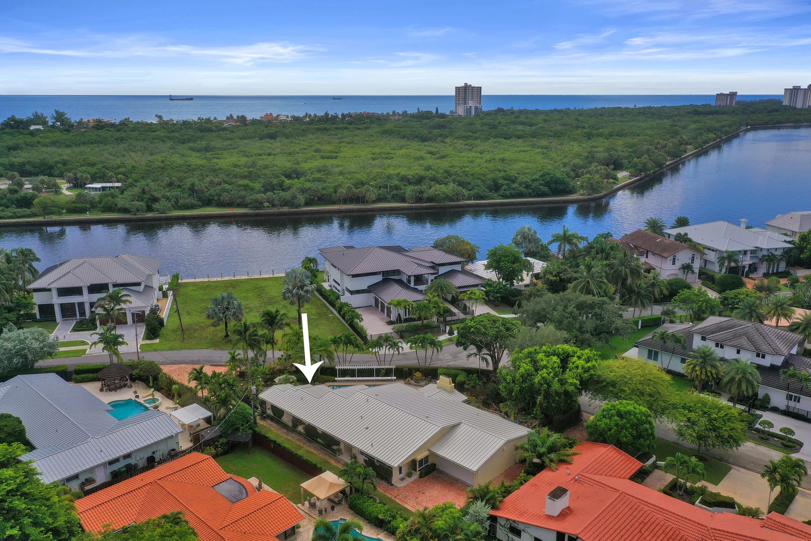 2001 Intracoastal Drive — photo 1