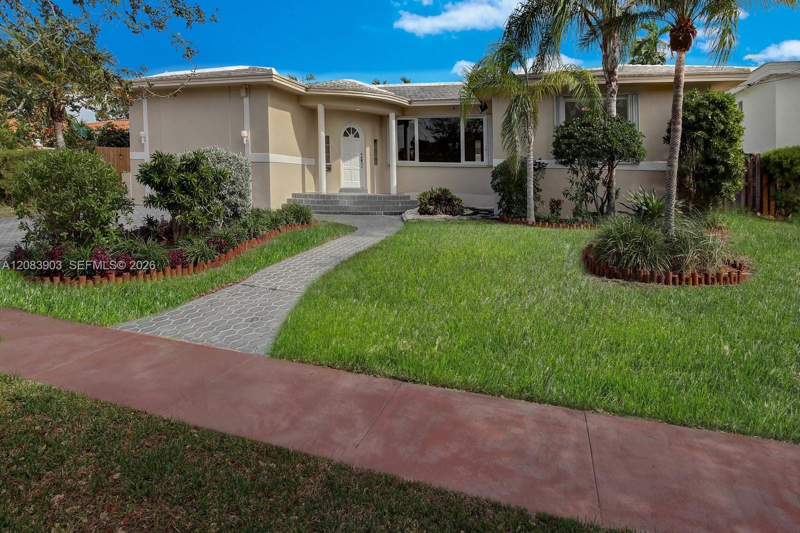 4555 N Jefferson Avenue, Miami Beach, FL 33140 photo 1
