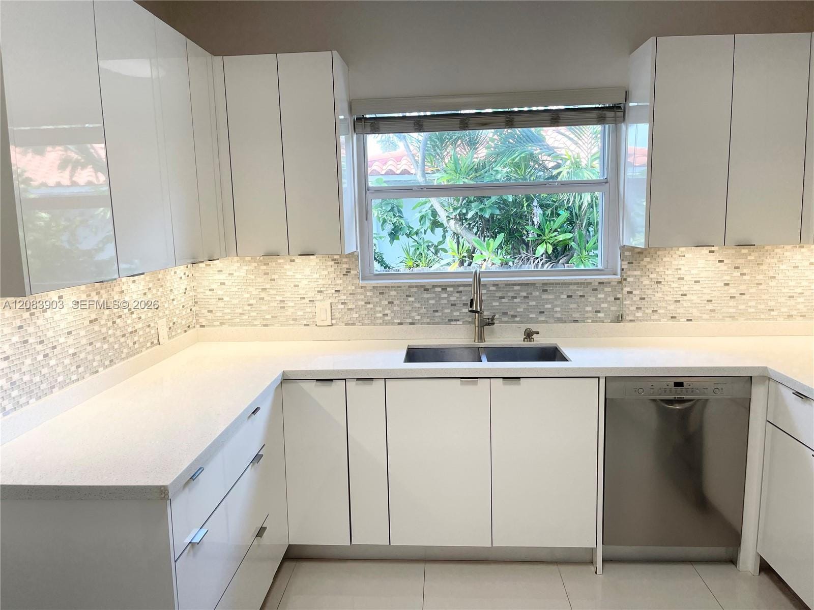 4555 N Jefferson Avenue, Miami Beach, FL 33140 photo 2