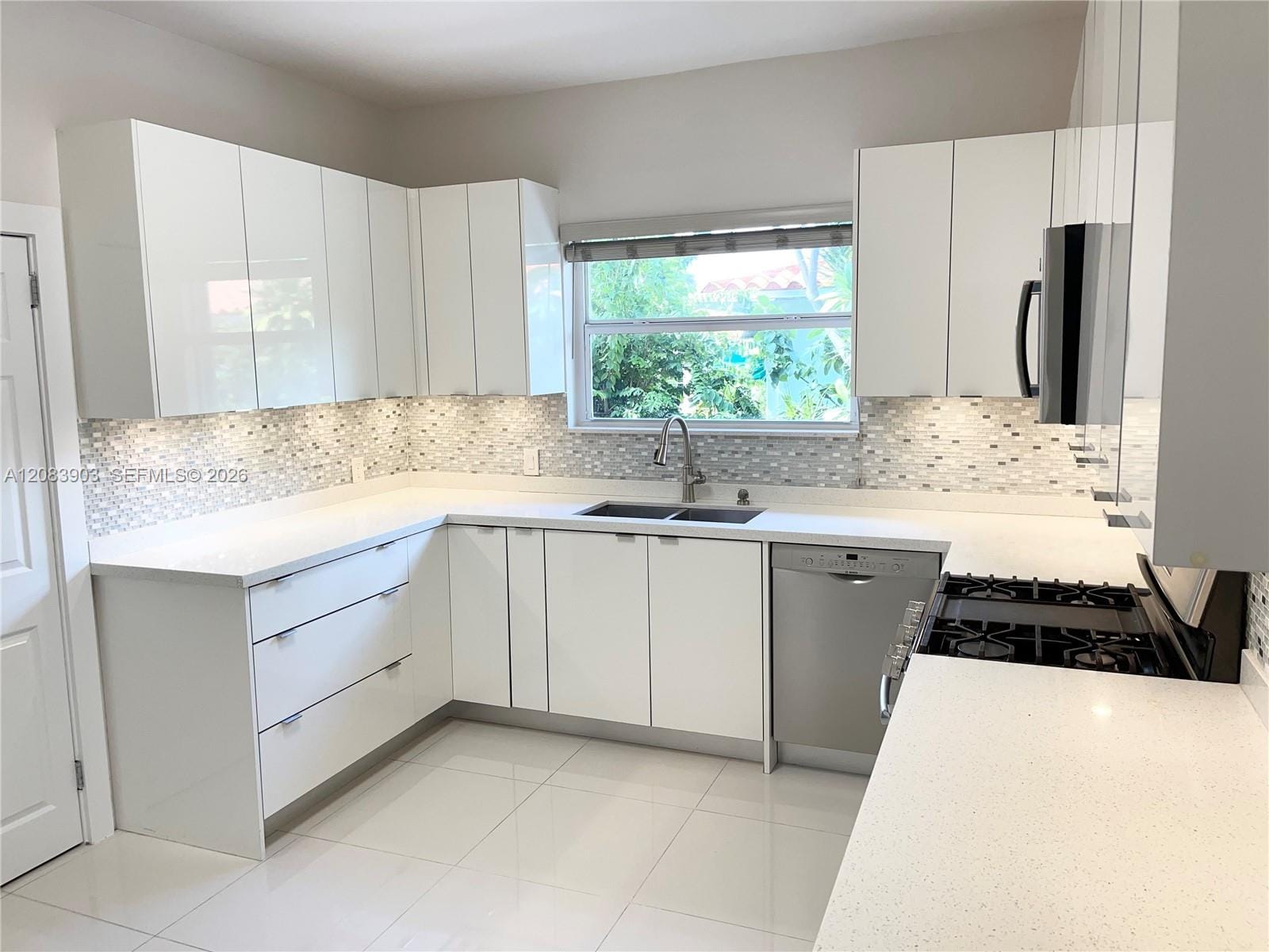 4555 N Jefferson Avenue, Miami Beach, FL 33140 photo 5