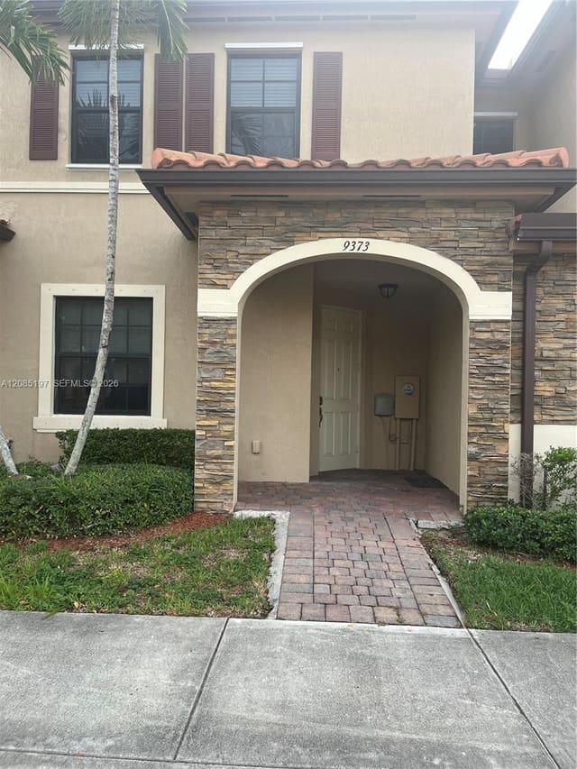 9373 W 33rd Way 9373, Hialeah, FL 33018
