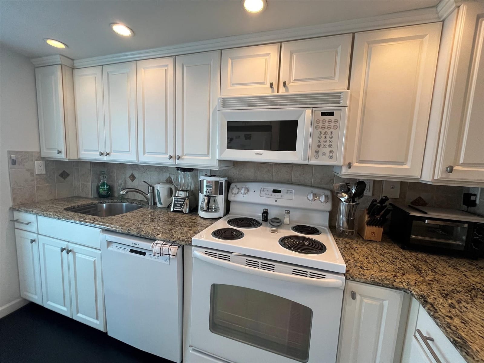 333 NE 21ST Avenue 318, Deerfield Beach, FL 33441 photo 6