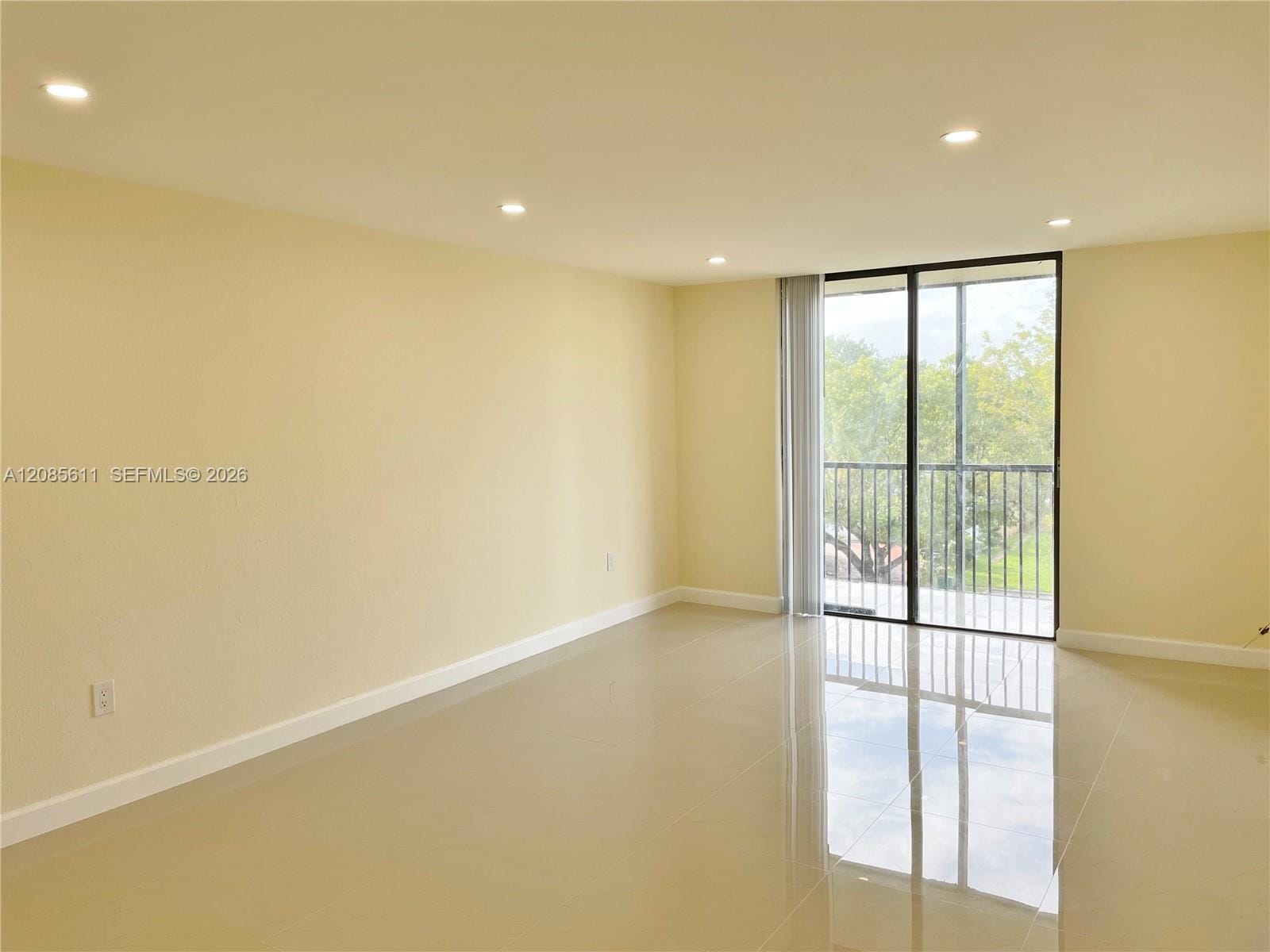 16851 NE 23rd Avenue A411, North Miami Beach, FL 33160 photo 17